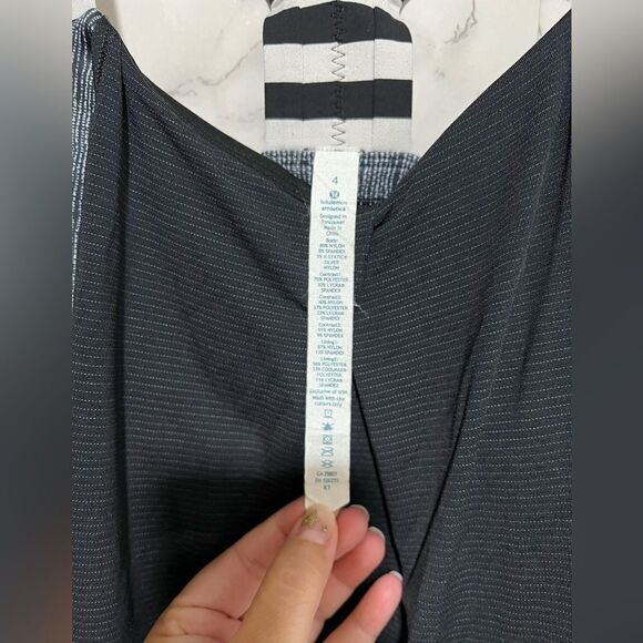 Lululemon Light N Breezy Tank Attached Racerback Bra Top 4 Black Striped Cinch - Picture 8 of 10
